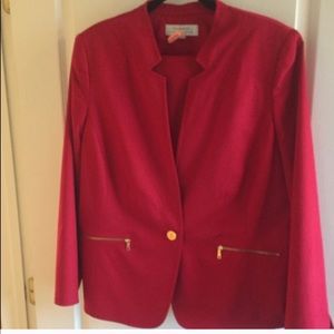 CLOSING CLOSET SO FEEL FREE TO MAKE A OFFER!